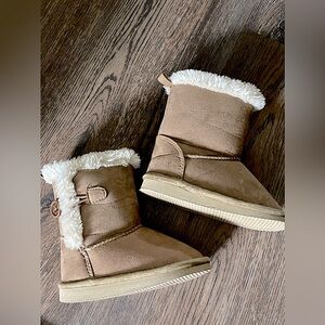 (4 for $20) Cute little boots, size 5